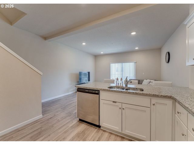 15690 Nw SNOWBUSH Ln, Portland, OR 97229