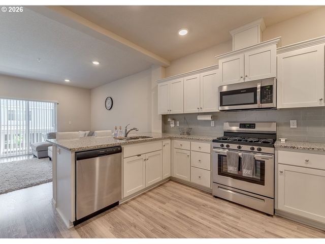 15690 Nw SNOWBUSH Ln, Portland, OR 97229
