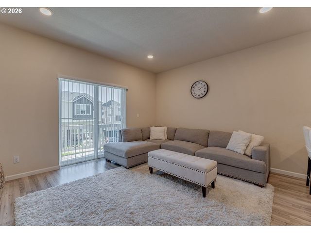 15690 Nw SNOWBUSH Ln, Portland, OR 97229