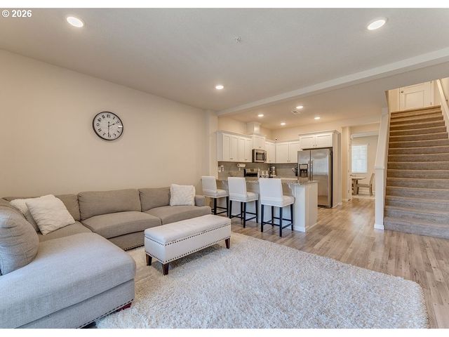 15690 Nw SNOWBUSH Ln, Portland, OR 97229