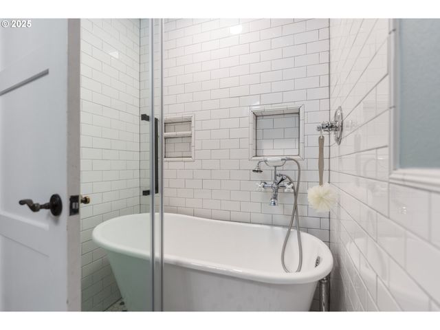 8805 Sw SNOOPY Ct, Portland, OR 97223