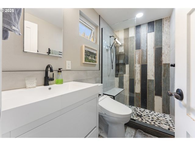 8805 Sw SNOOPY Ct, Portland, OR 97223