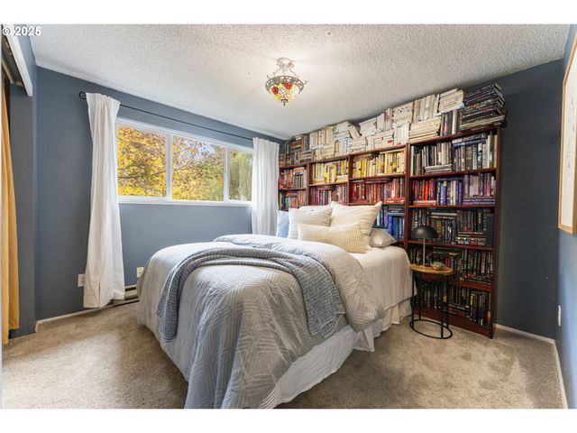 8805 Sw SNOOPY Ct, Portland, OR 97223