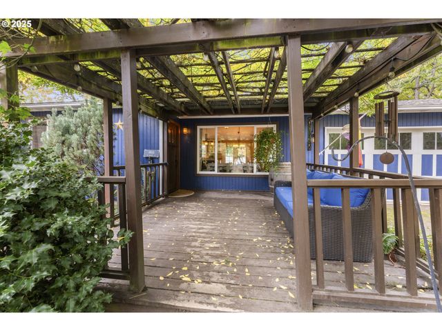 8805 Sw SNOOPY Ct, Portland, OR 97223