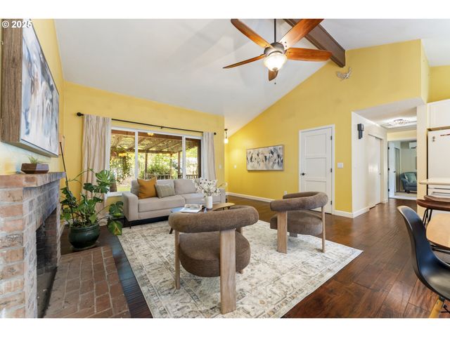 8805 Sw SNOOPY Ct, Portland, OR 97223