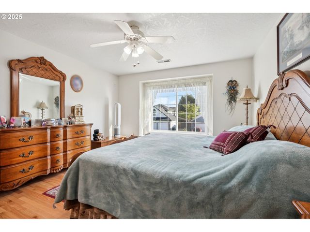 21937 Ne MASON St, Fairview, OR 97024
