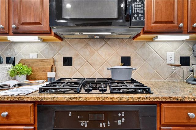 6076 Tennyson Park Way, Peachtree Corners, GA 30092