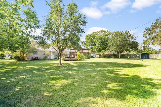 306 Ash Drive, Ganado, TX 77957