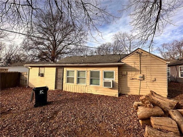 8009 Park Avenue, Kansas City, MO 64132