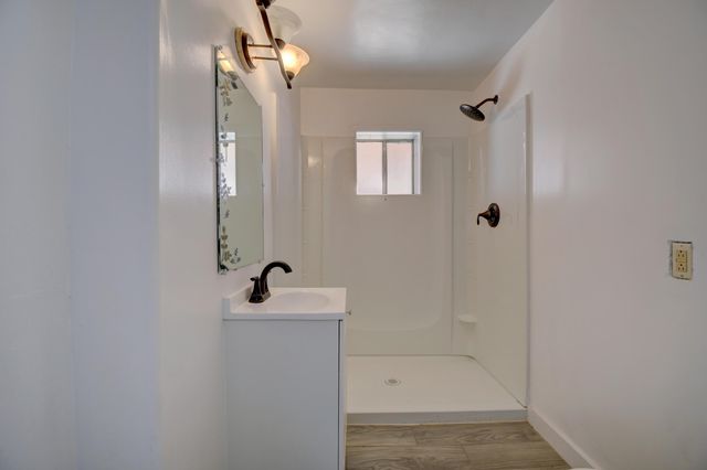 336 Los Lentes Road NE, Los Lunas, NM 87031