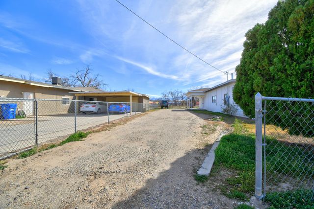 336 Los Lentes Road NE, Los Lunas, NM 87031