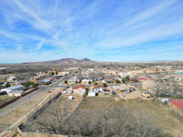 336 Los Lentes Road NE, Los Lunas, NM 87031