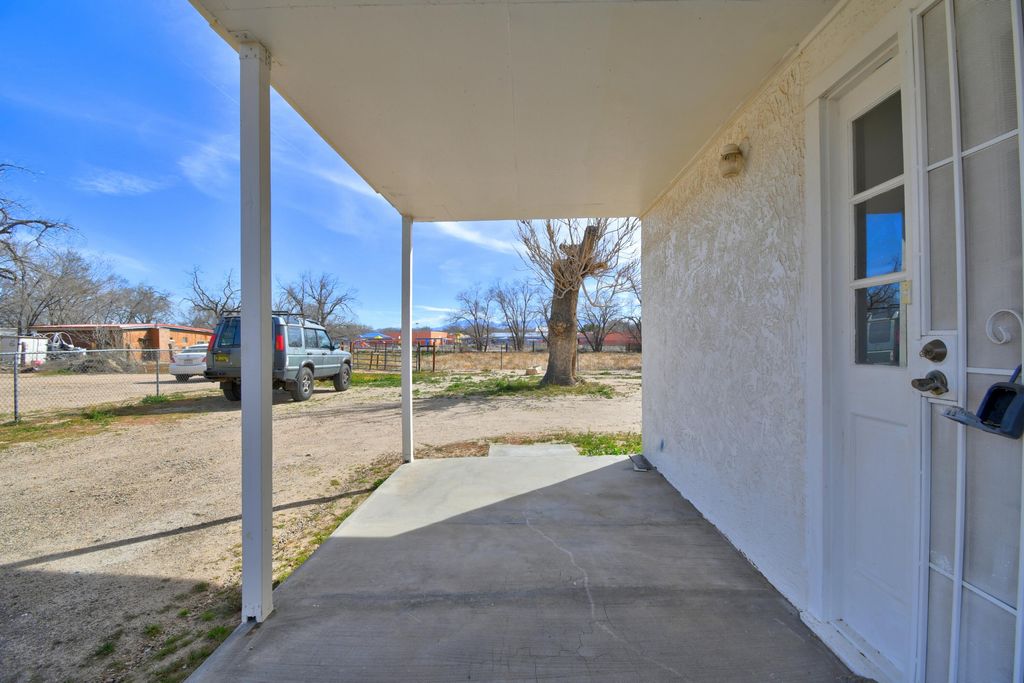 Image 13 of property listing at 336 Los Lentes Road NE, Los Lunas, NM 87031
