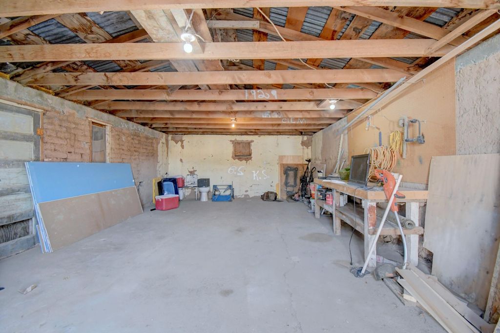 Image 15 of property listing at 336 Los Lentes Road NE, Los Lunas, NM 87031