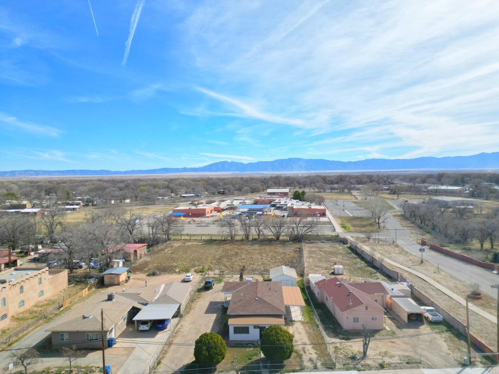 Image 17 of property listing at 336 Los Lentes Road NE, Los Lunas, NM 87031