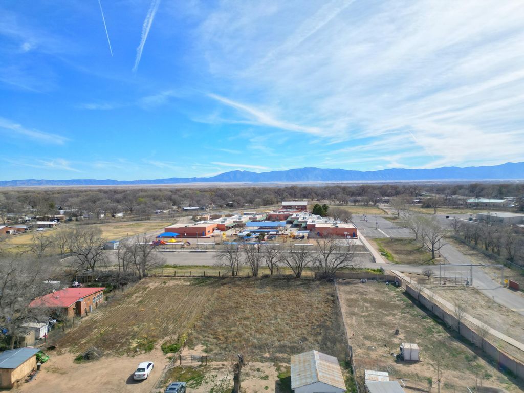 Image 18 of property listing at 336 Los Lentes Road NE, Los Lunas, NM 87031