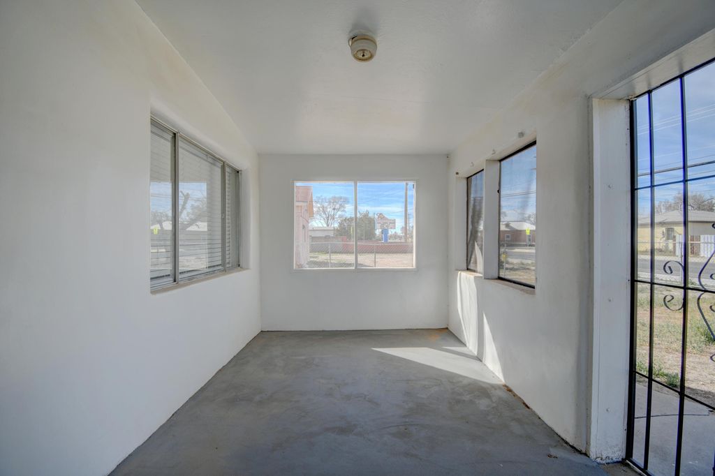 Image 2 of property listing at 336 Los Lentes Road NE, Los Lunas, NM 87031