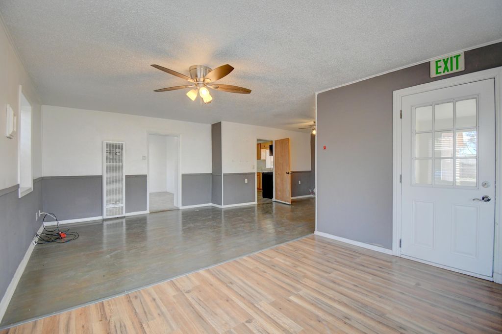 Image 3 of property listing at 336 Los Lentes Road NE, Los Lunas, NM 87031