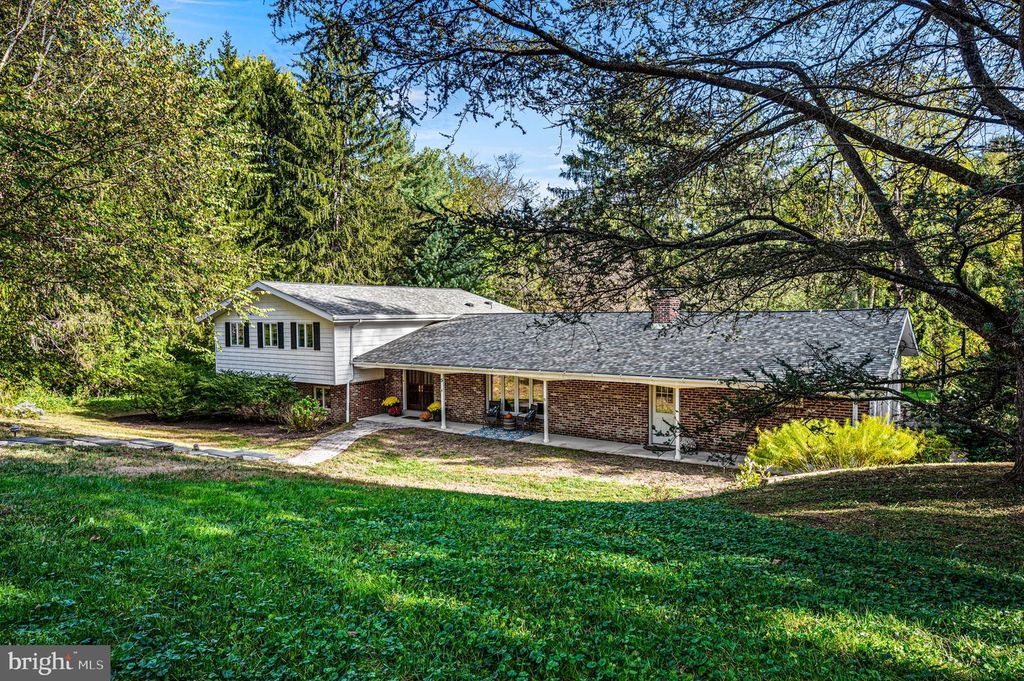 5 BUTTONWOOD WAY, Rose Valley, PA 19063