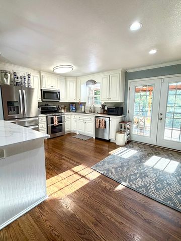 1198 Ed Sanders Rd, Lynchburg, TN 37352