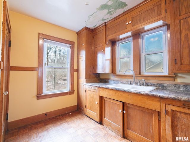 4110 W SOUTHPORT Road, Peoria, IL 61615