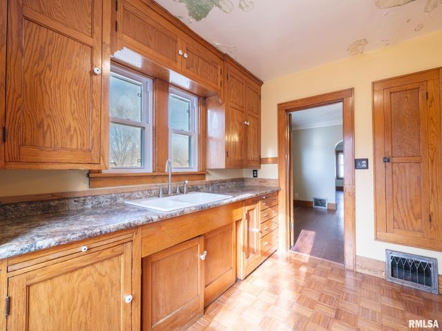 4110 W SOUTHPORT Road, Peoria, IL 61615