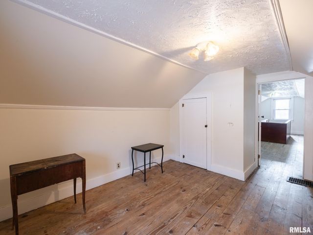 4110 W SOUTHPORT Road, Peoria, IL 61615