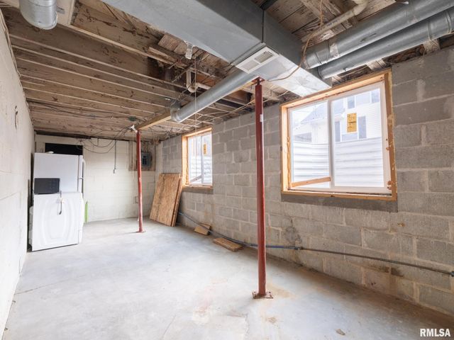 4110 W SOUTHPORT Road, Peoria, IL 61615