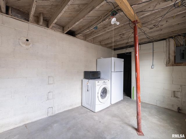 4110 W SOUTHPORT Road, Peoria, IL 61615