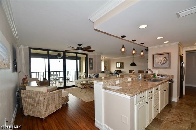 10851 Gulf Shore DR 1402, Naples, FL 34108