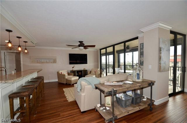 10851 Gulf Shore DR 1402, Naples, FL 34108
