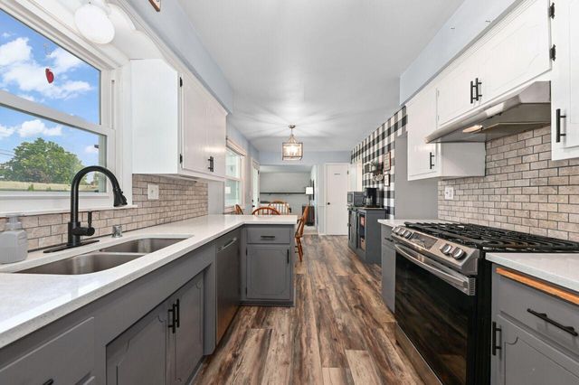 W173N8436 Robert AVENUE, Menomonee Falls, WI 53051