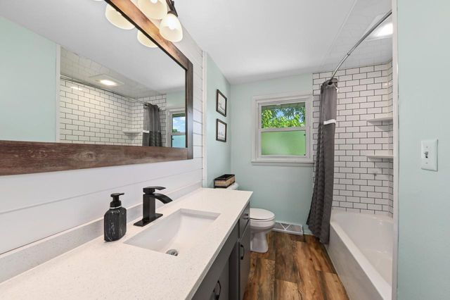 W173N8436 Robert AVENUE, Menomonee Falls, WI 53051