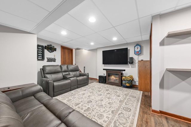 W173N8436 Robert AVENUE, Menomonee Falls, WI 53051