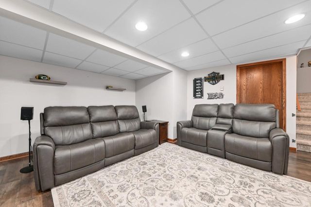 W173N8436 Robert AVENUE, Menomonee Falls, WI 53051