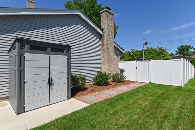 W173N8436 Robert AVENUE, Menomonee Falls, WI 53051