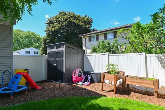W173N8436 Robert AVENUE, Menomonee Falls, WI 53051