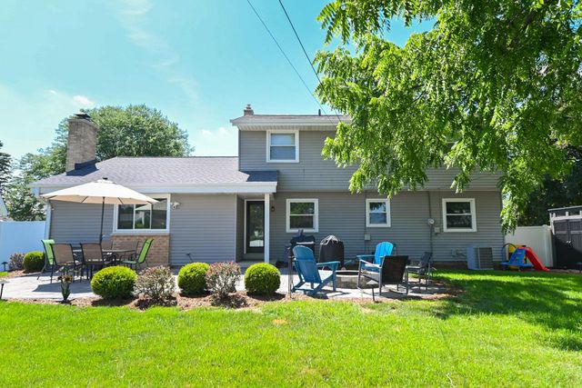 W173N8436 Robert AVENUE, Menomonee Falls, WI 53051