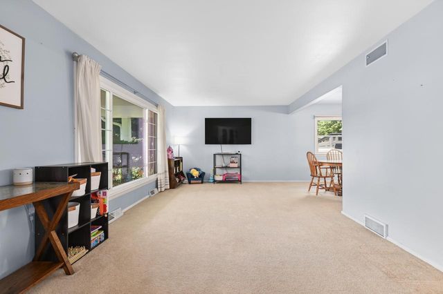 W173N8436 Robert AVENUE, Menomonee Falls, WI 53051