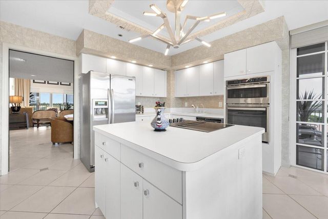 17047 Boca Club Boulevard 166B, Boca Raton, FL 33487