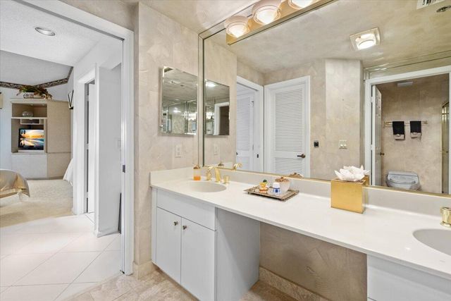 17047 Boca Club Boulevard 166B, Boca Raton, FL 33487