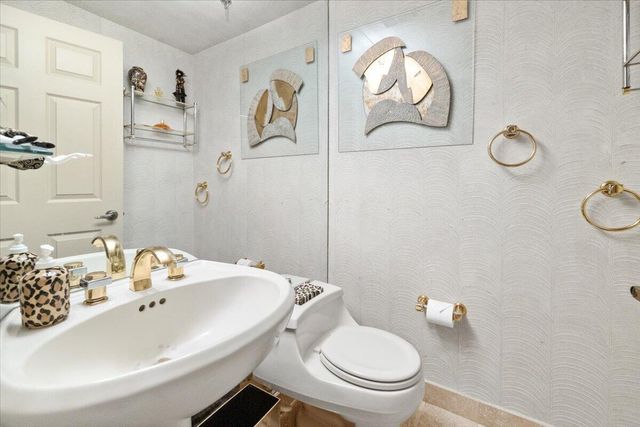 17047 Boca Club Boulevard 166B, Boca Raton, FL 33487