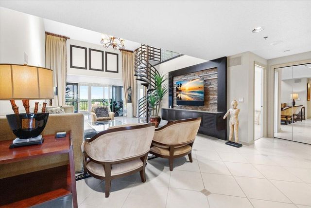 17047 Boca Club Boulevard 166B, Boca Raton, FL 33487