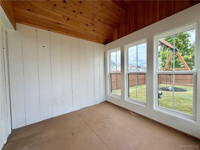 51 Vista Court, West Seneca, NY 14224