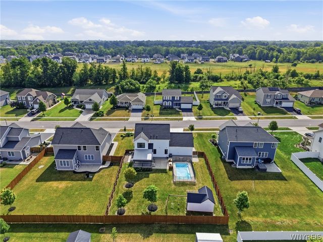 51 Vista Court, West Seneca, NY 14224