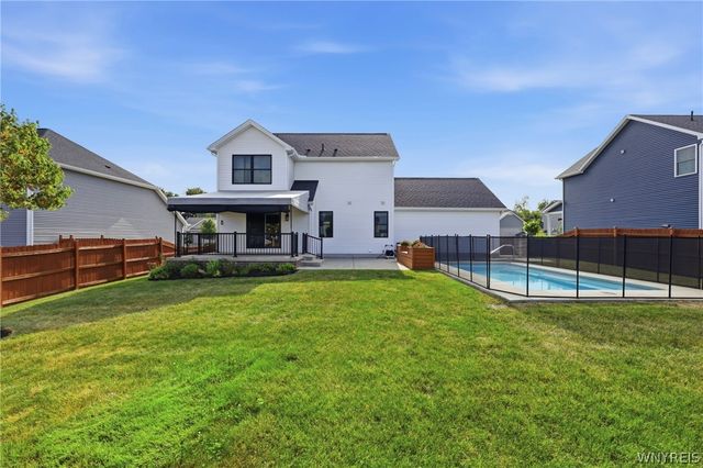 51 Vista Court, West Seneca, NY 14224