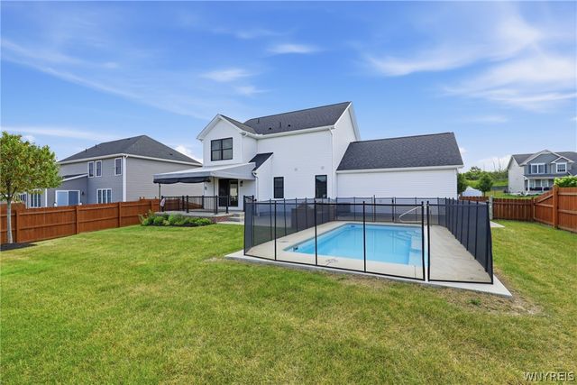 51 Vista Court, West Seneca, NY 14224