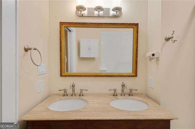 15 E New Street, Winder, GA 30680