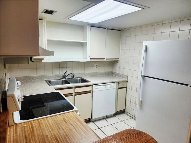 914 LAKE DESTINY ROAD G, Altamonte Springs, FL 32714