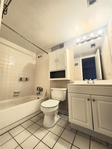 914 LAKE DESTINY ROAD G, Altamonte Springs, FL 32714